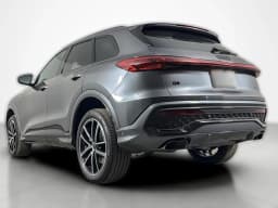 Audi Q5 Premium Plus 2.0 TFSI quattro 2026 — side view