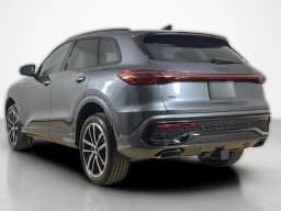 Audi Q5 Premium Plus 2.0 TFSI quattro 2026 — side view