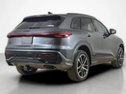 Audi Q5 Premium Plus 2.0 TFSI quattro 2026 — side view