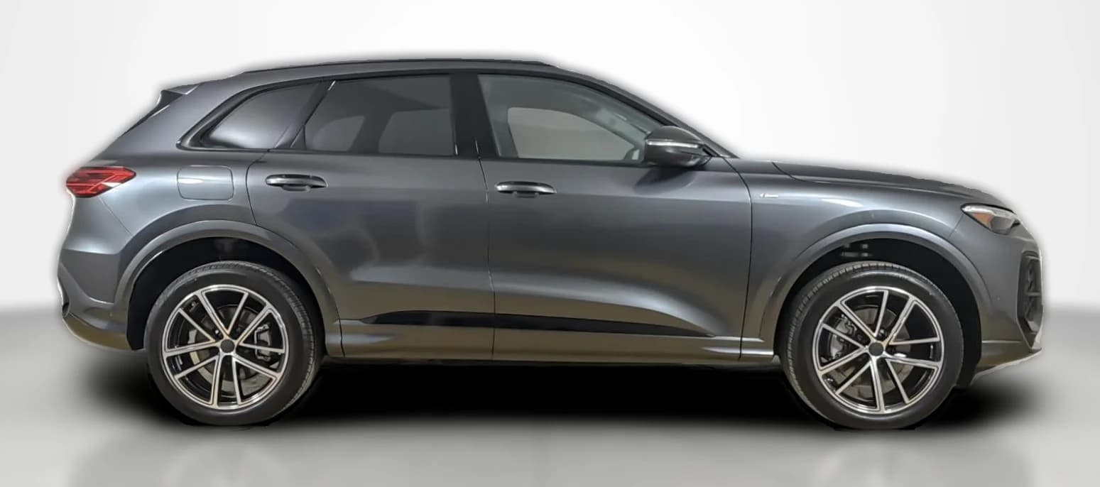 Audi Q5 Premium Plus 2.0 TFSI quattro 2026 — side view