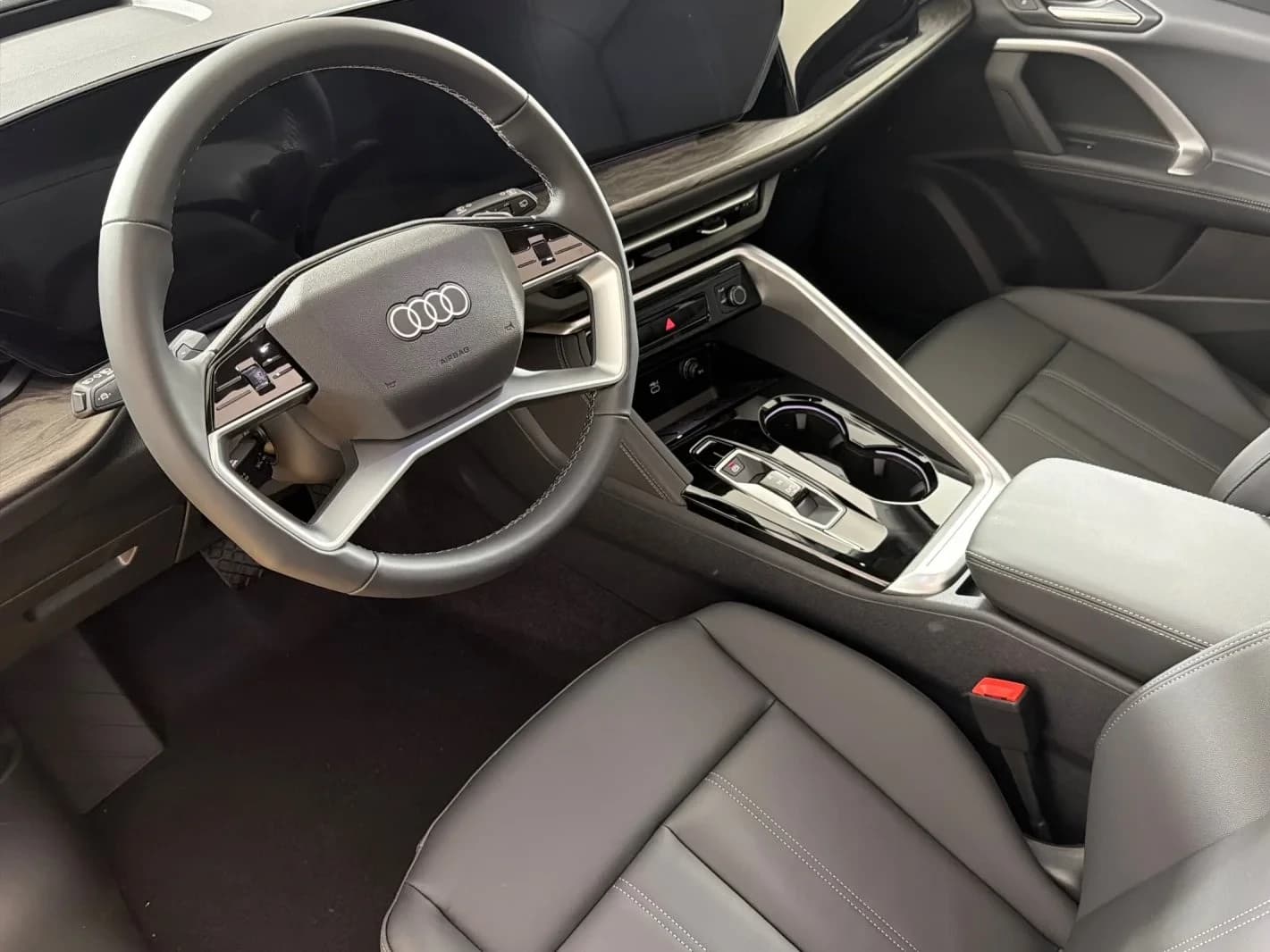 Audi Q5 Premium Plus 2.0 TFSI quattro 2026 — side view