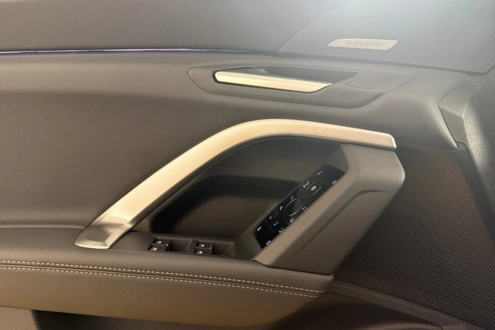 Audi Q5 Premium Plus 2.0 TFSI quattro 2026 — side view