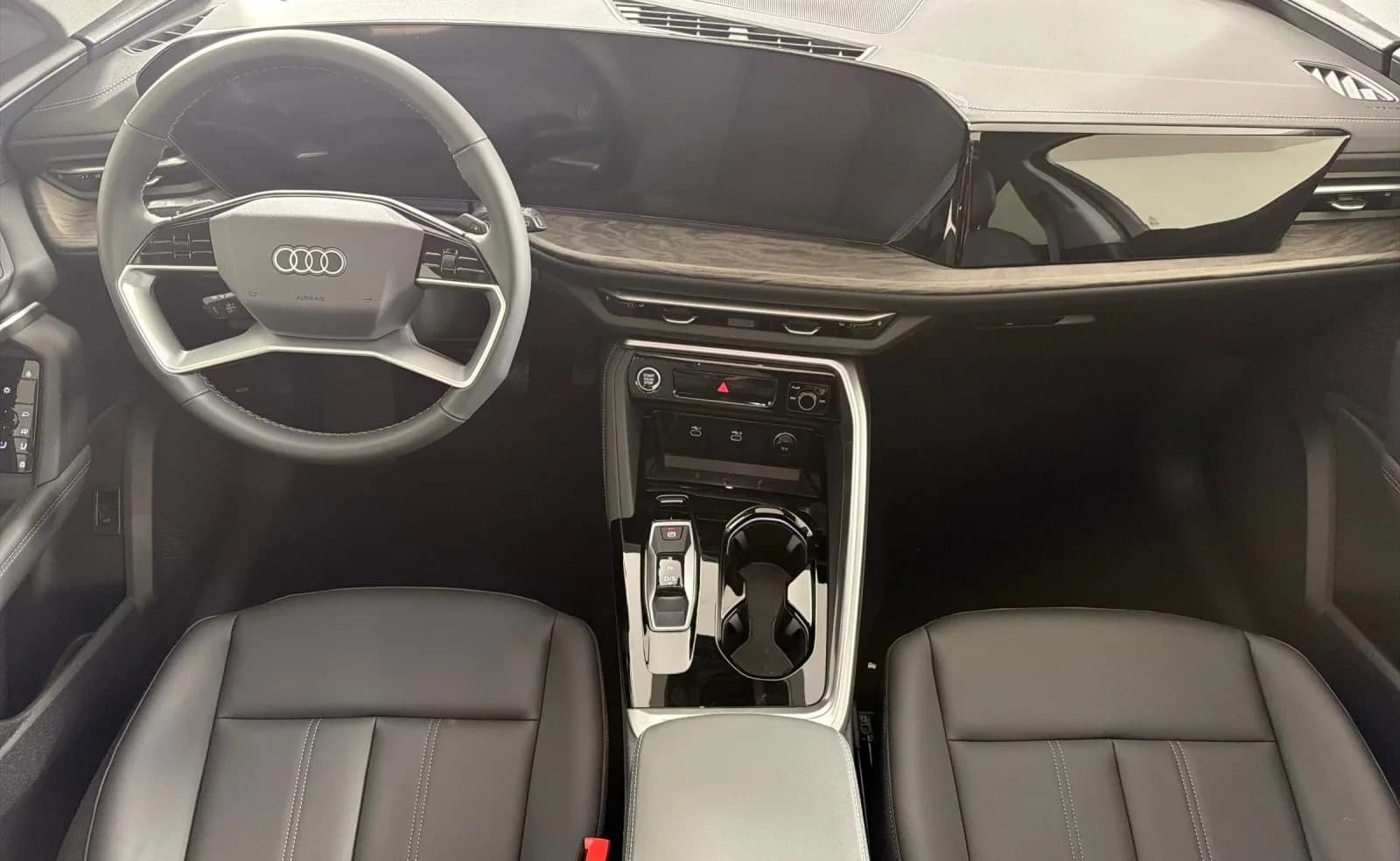 Audi Q5 Premium Plus 2.0 TFSI quattro 2026 — side view