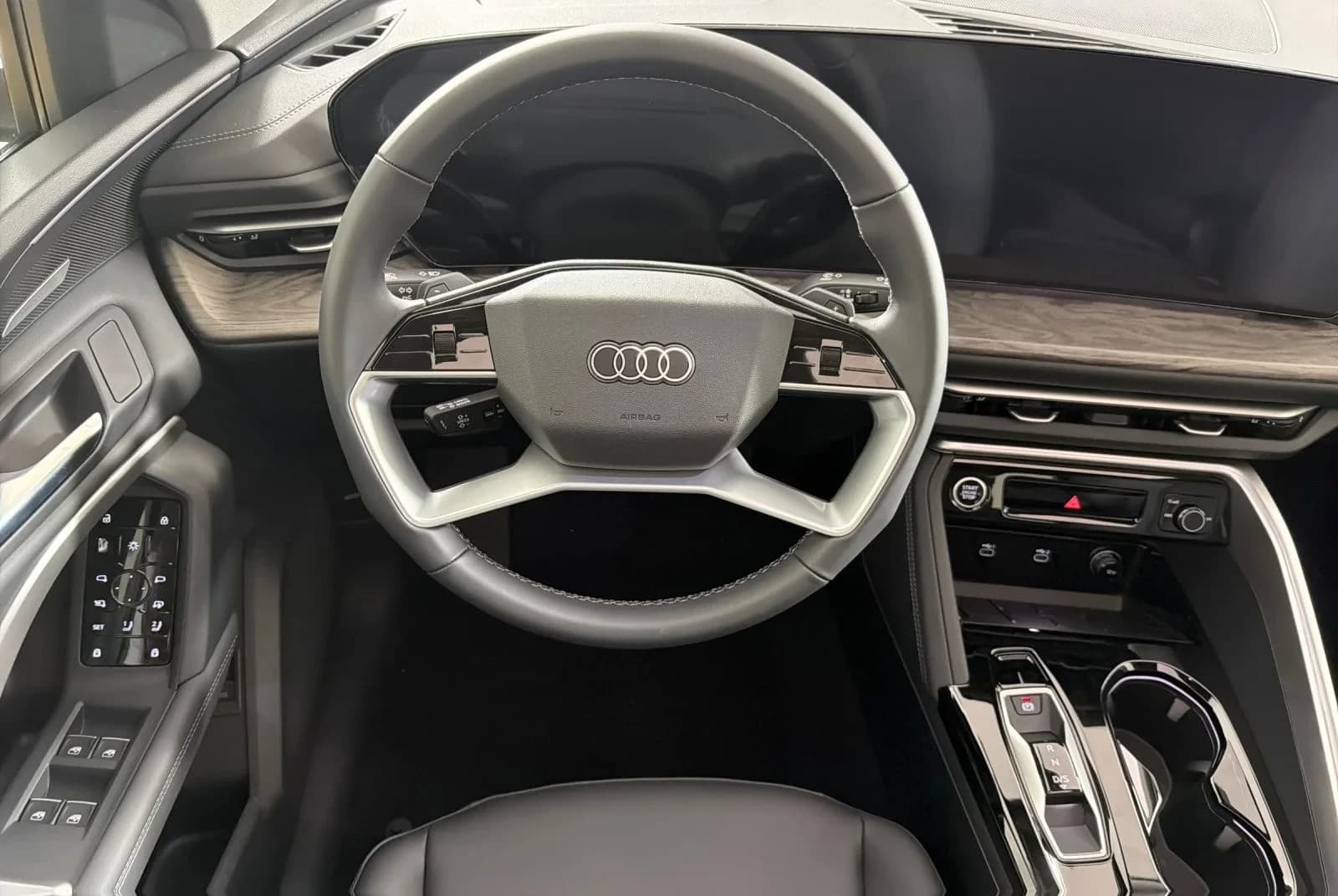 Audi Q5 Premium Plus 2.0 TFSI quattro 2026 — side view