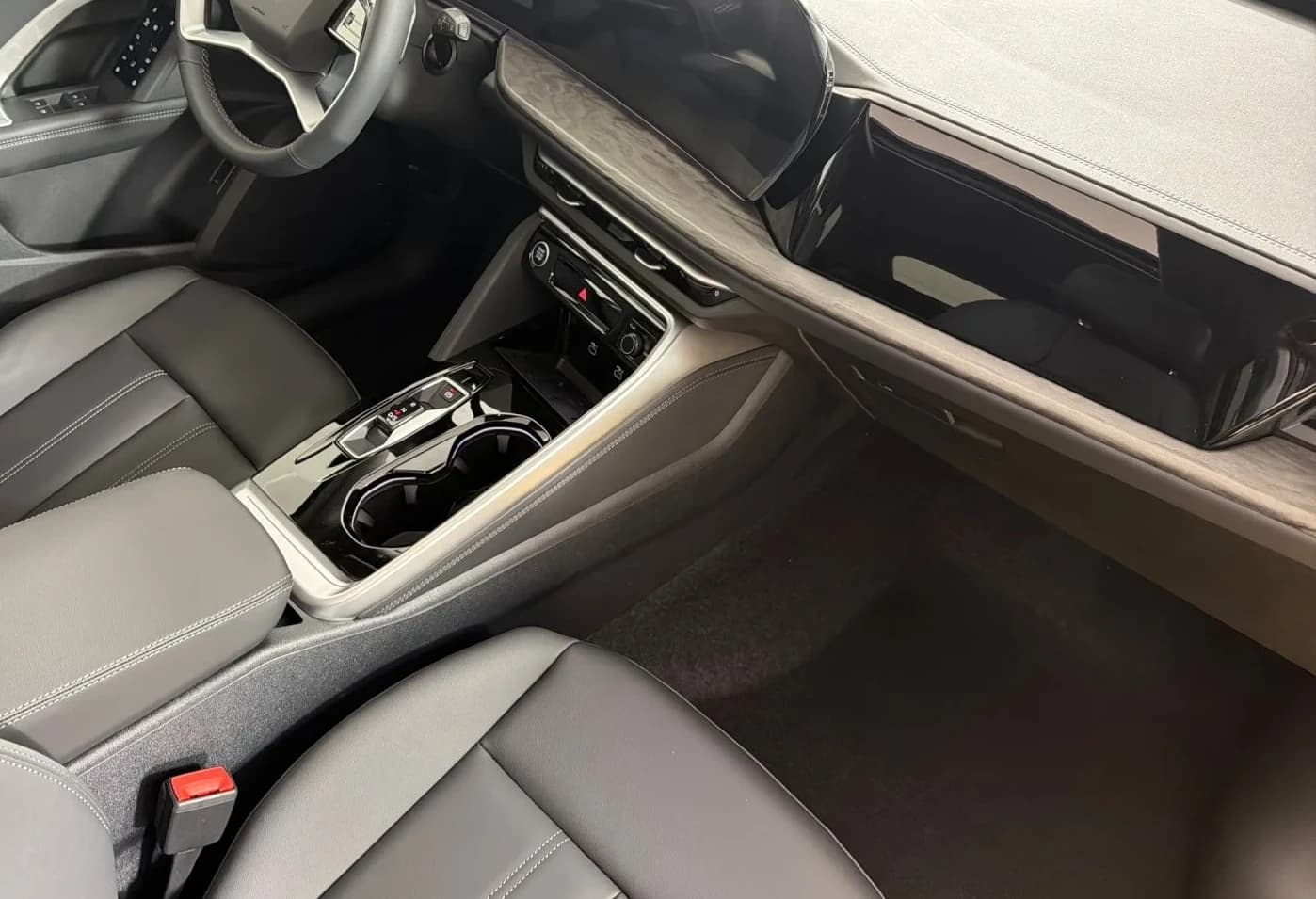 Audi Q5 Premium Plus 2.0 TFSI quattro 2026 — side view