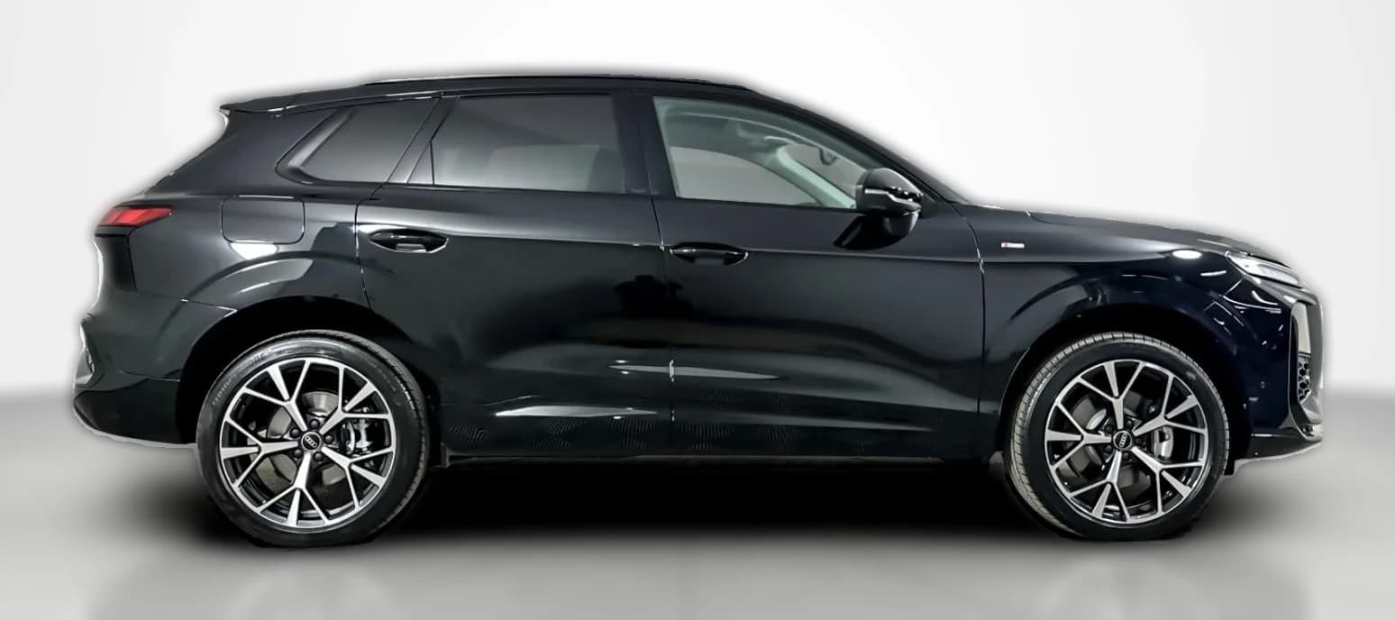 Audi Q3 S line quattro 2026 — side view