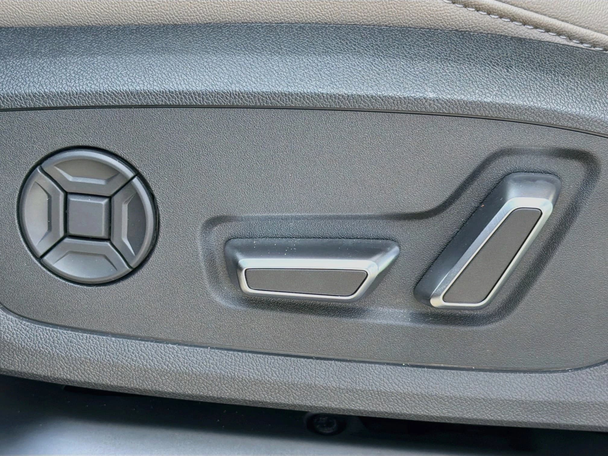 Audi Q3 S line quattro 2026 — side view