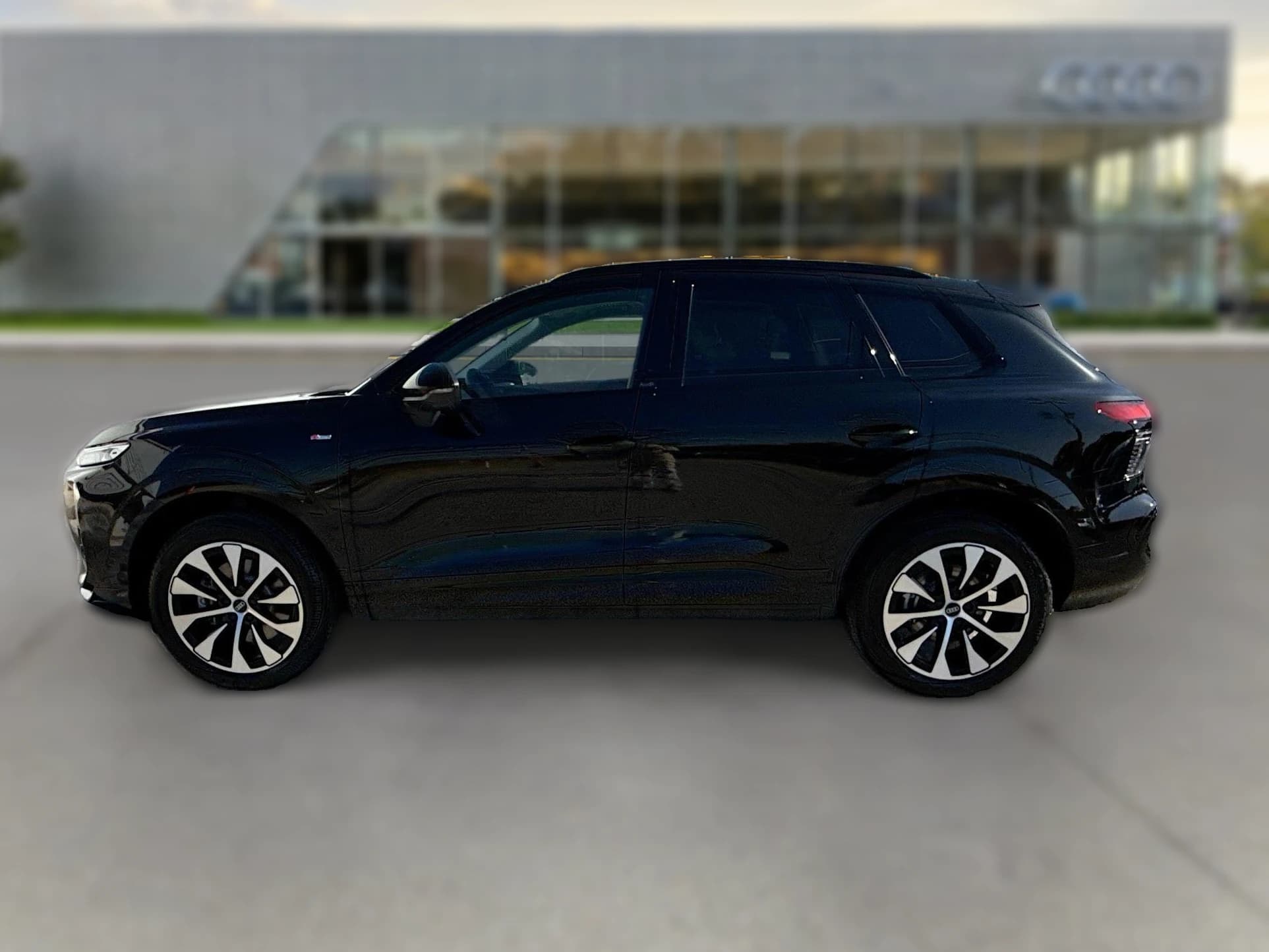 Audi Q3 S line quattro 2026 — side view