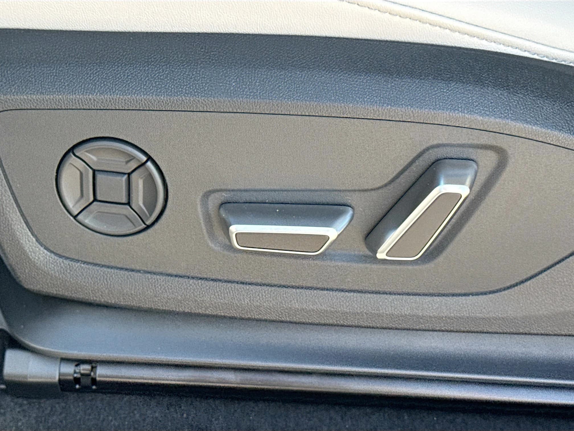 Audi Q3 S line quattro 2026 — side view