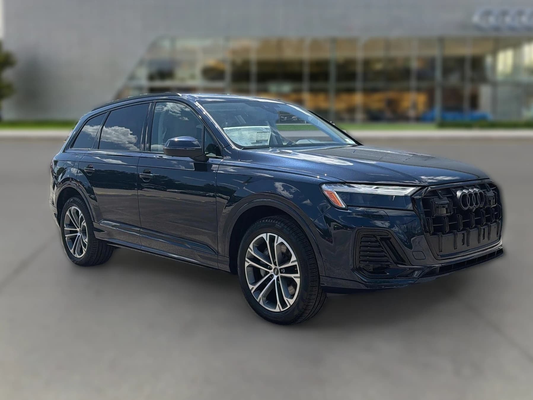 Audi Q7 Premium 45 quattro 2026 — side view