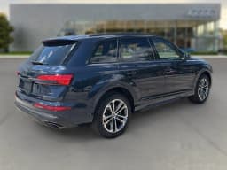 Audi Q7 Premium 45 quattro 2026 — side view