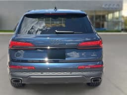 Audi Q7 Premium 45 quattro 2026 — side view