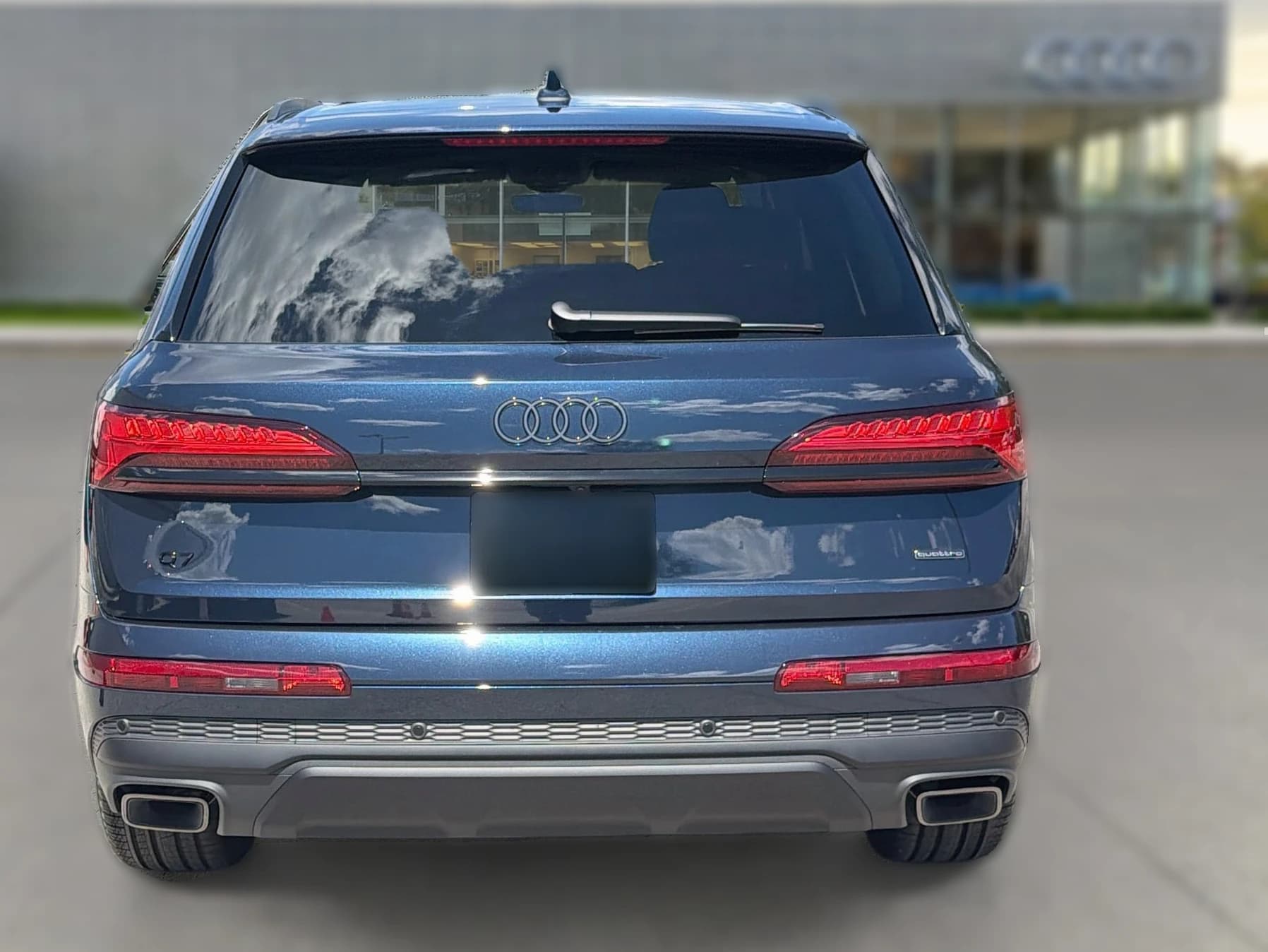 Audi Q7 Premium 45 quattro 2026 — side view