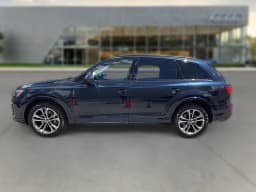 Audi Q7 Premium 45 quattro 2026 — side view