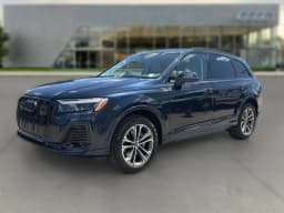 Audi Q7 Premium 45 quattro 2026 — side view