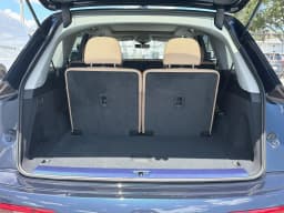 Audi Q7 Premium 45 quattro 2026 — side view