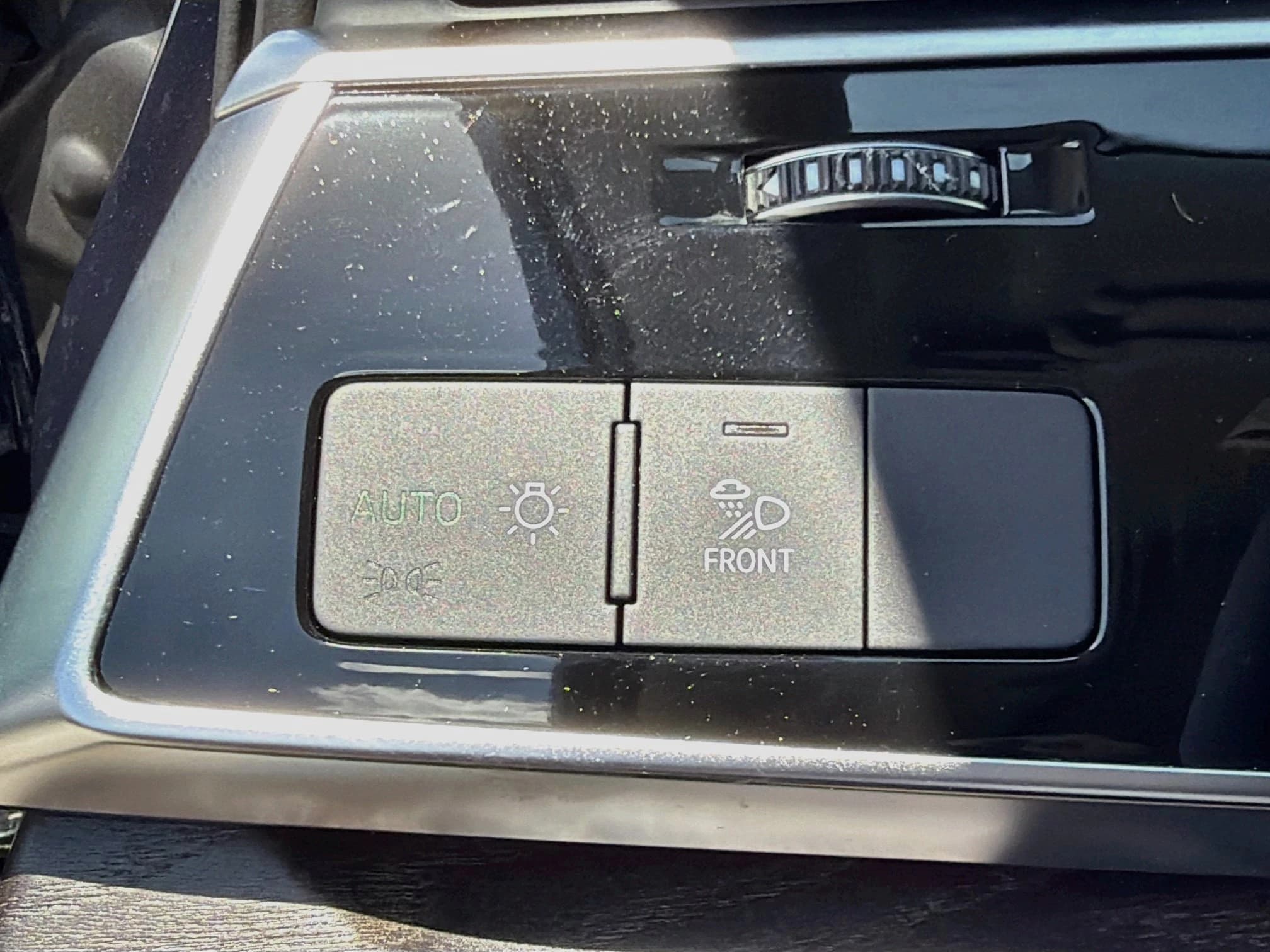 Audi Q7 Premium 45 quattro 2026 — side view
