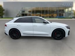 Audi SQ8 Premium Plus quattro 2026 — side view
