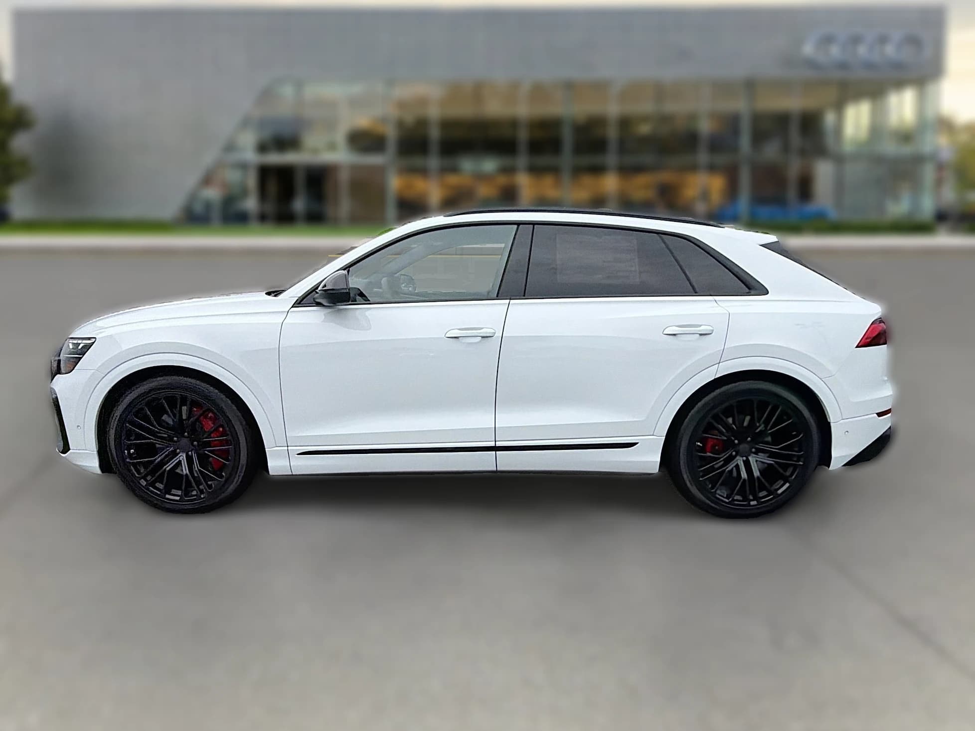 Audi SQ8 Premium Plus quattro 2026 — side view