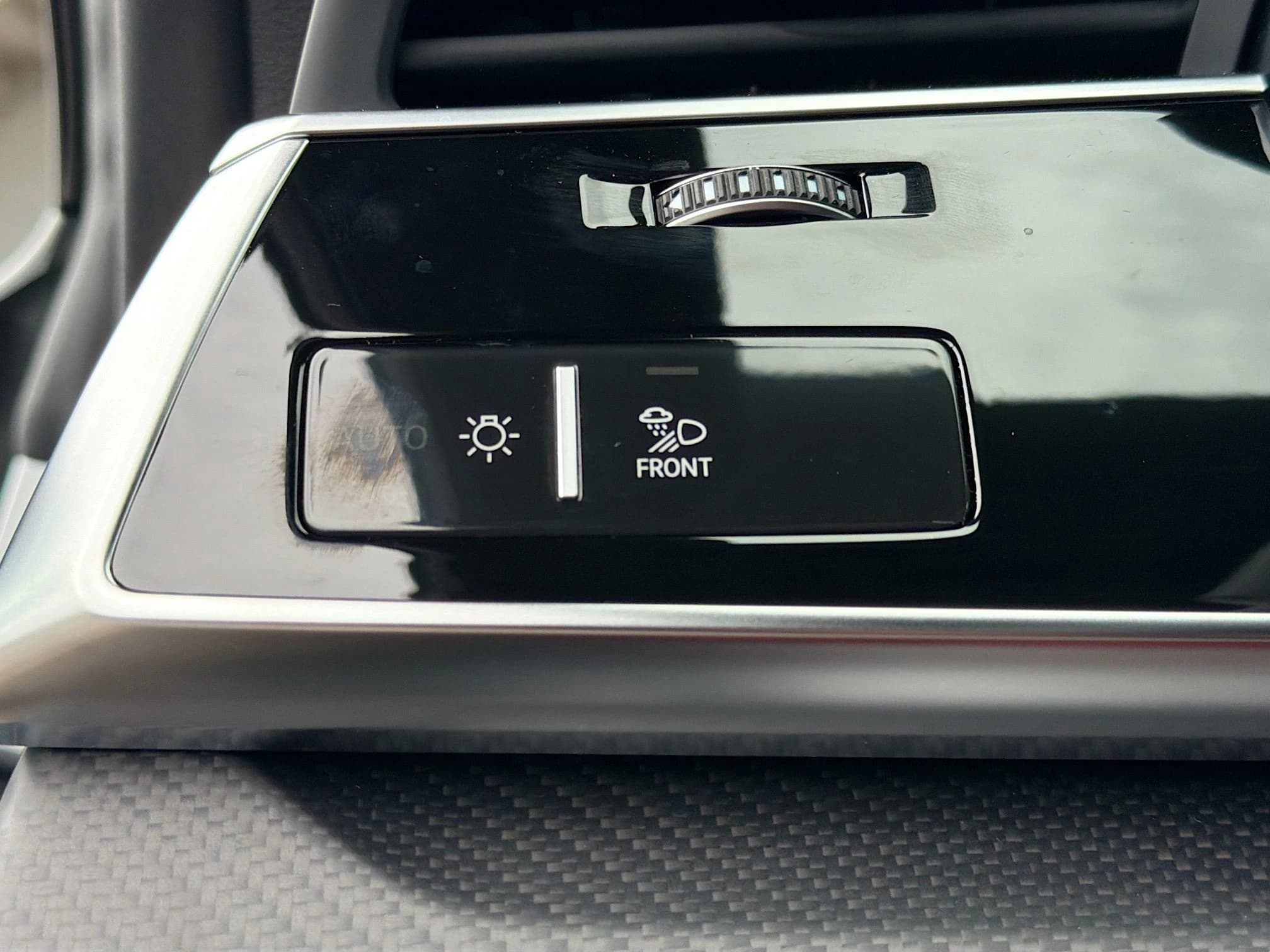 Audi SQ8 Premium Plus quattro 2026 — side view