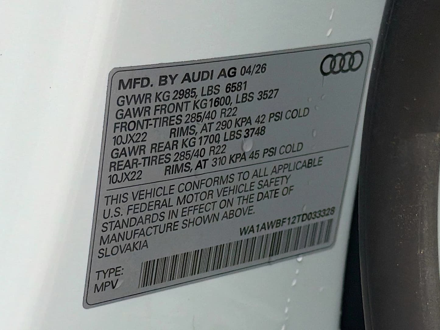 Audi SQ8 Premium Plus quattro 2026 — side view