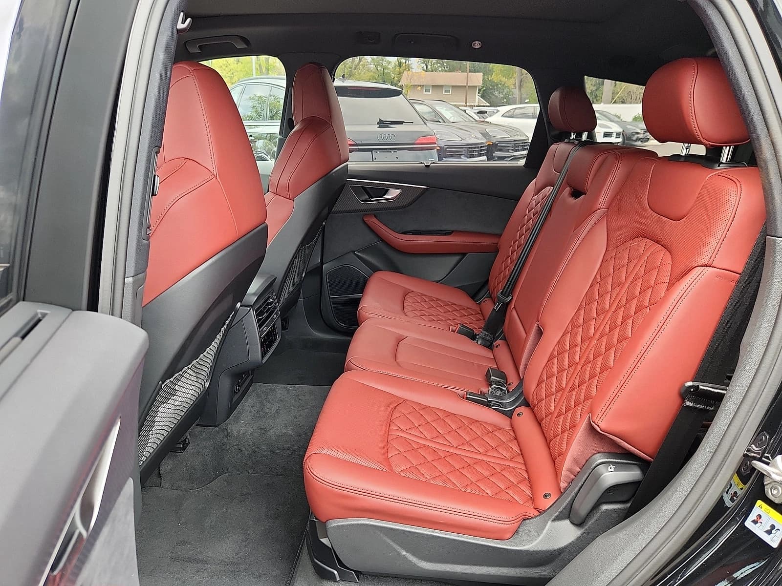 Audi SQ7 Premium Plus quattro 2026 — side view