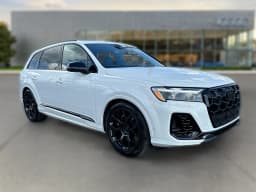 Audi SQ7 Premium Plus quattro 2026 — side view