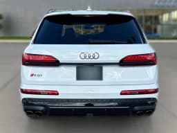 Audi SQ7 Premium Plus quattro 2026 — side view