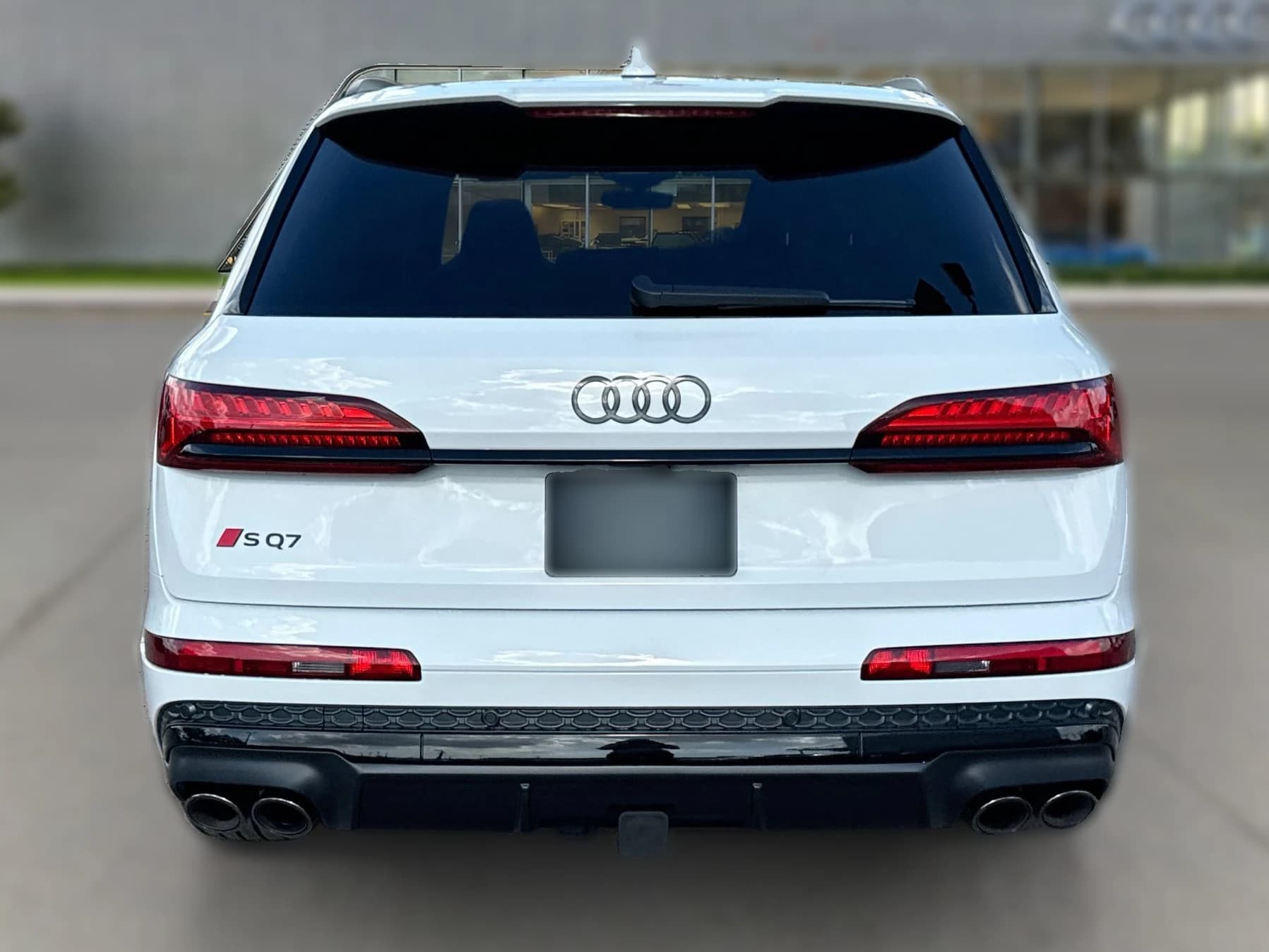 Audi SQ7 Premium Plus quattro 2026 — side view
