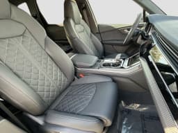 Audi SQ7 Premium Plus quattro 2026 — side view