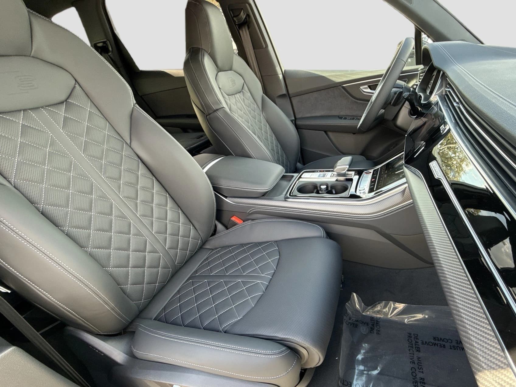 Audi SQ7 Premium Plus quattro 2026 — side view
