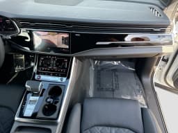 Audi SQ7 Premium Plus quattro 2026 — side view
