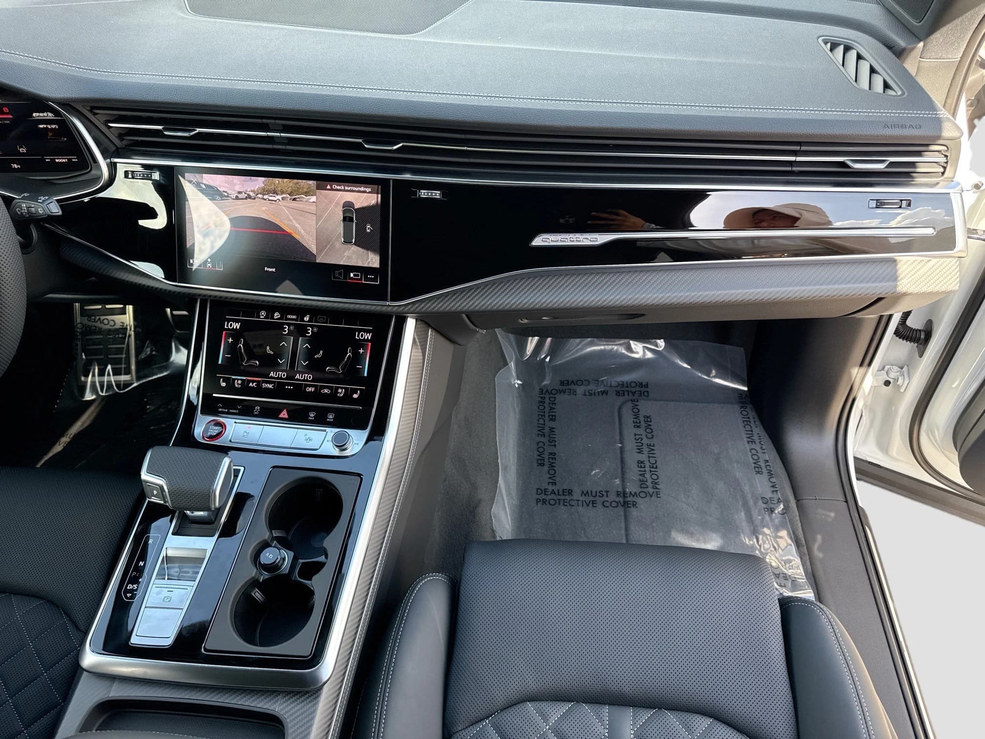 Audi SQ7 Premium Plus quattro 2026 — side view
