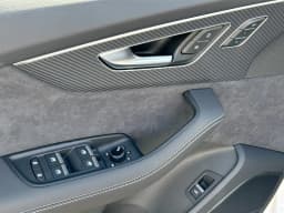Audi SQ7 Premium Plus quattro 2026 — side view