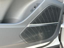 Audi SQ7 Premium Plus quattro 2026 — side view
