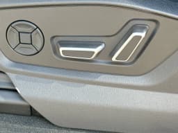 Audi SQ7 Premium Plus quattro 2026 — side view