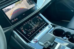Audi SQ7 Premium Plus quattro 2026 — side view