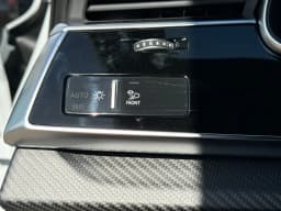 Audi SQ7 Premium Plus quattro 2026 — side view