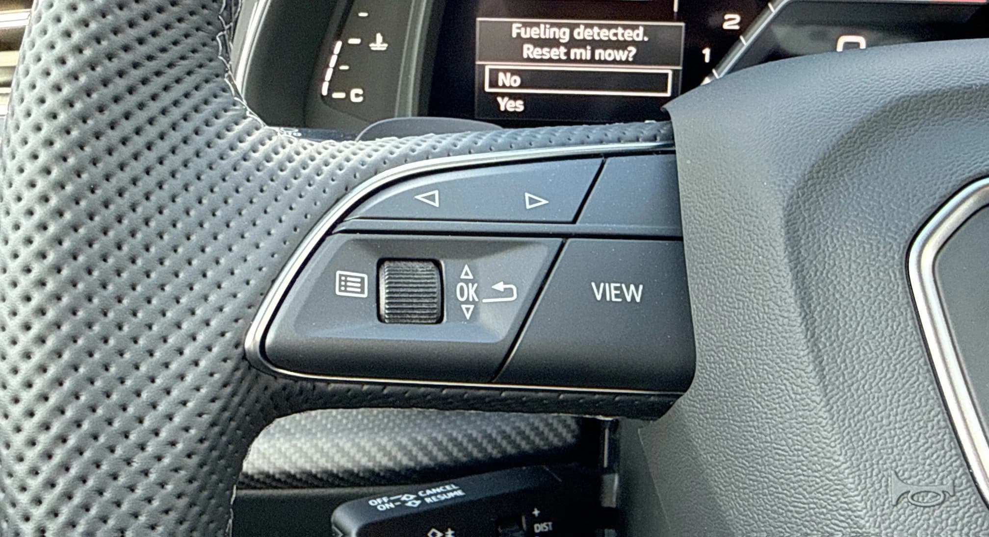 Audi SQ7 Premium Plus quattro 2026 — side view