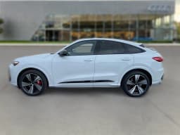 Audi SQ5 Sportback Premium Plus 3.0 TFSI quattro 2026 — side view