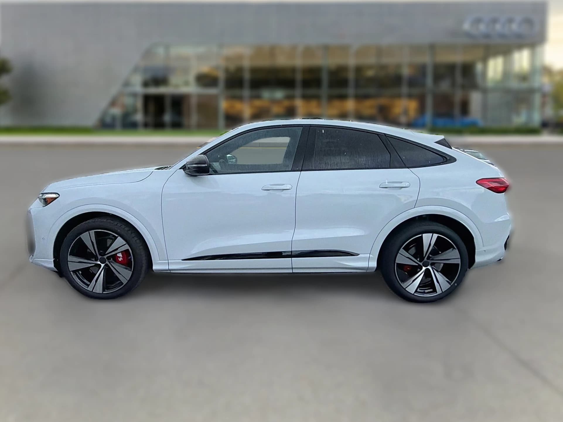 Audi SQ5 Sportback Premium Plus 3.0 TFSI quattro 2026 — side view