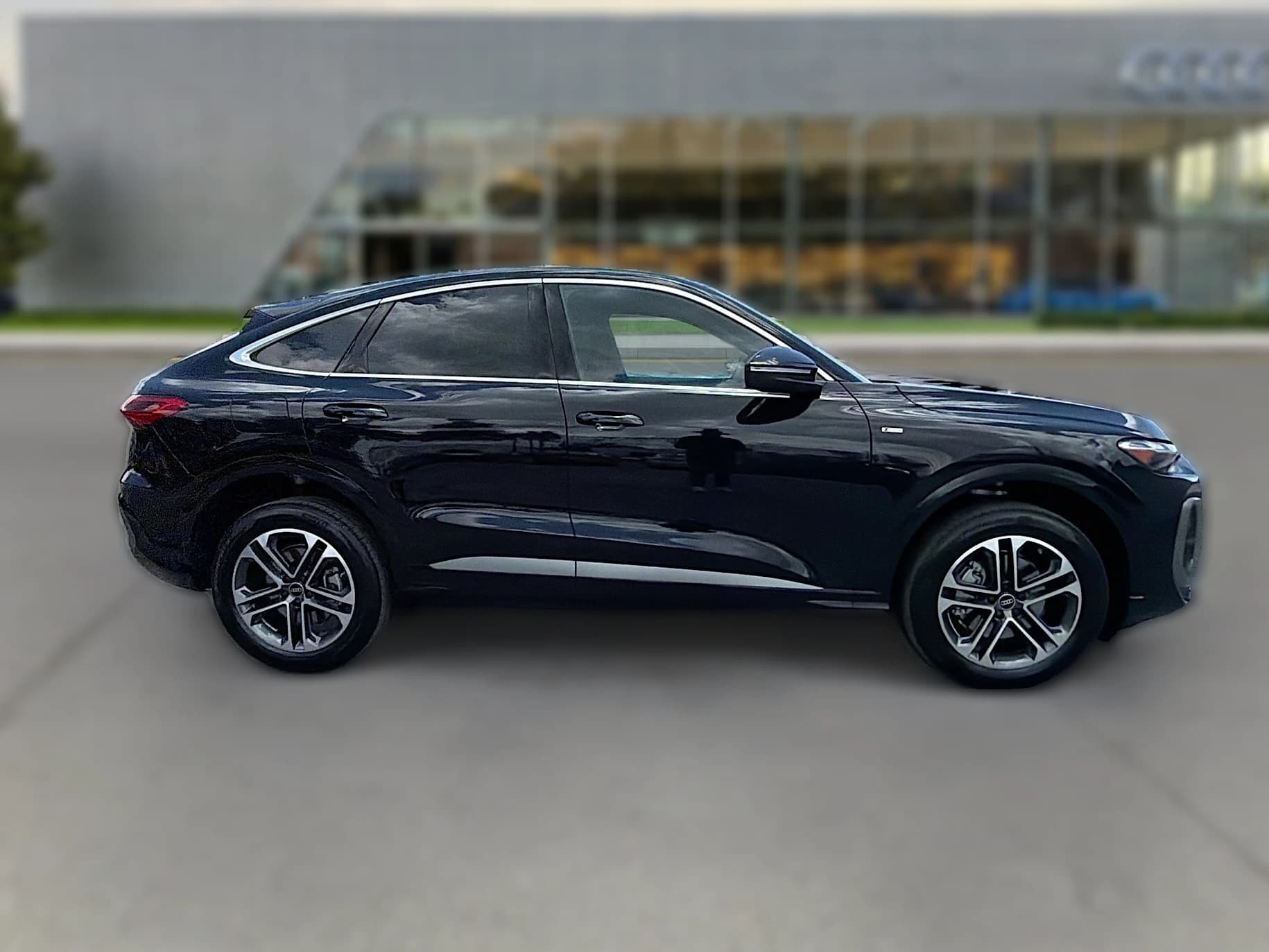Audi Q5 Sportback Premium 2.0 TFSI quattro 2026 — side view