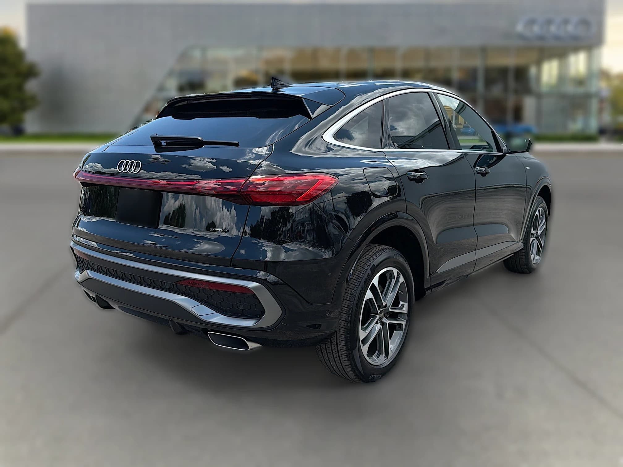 Audi Q5 Sportback Premium 2.0 TFSI quattro 2026 — side view