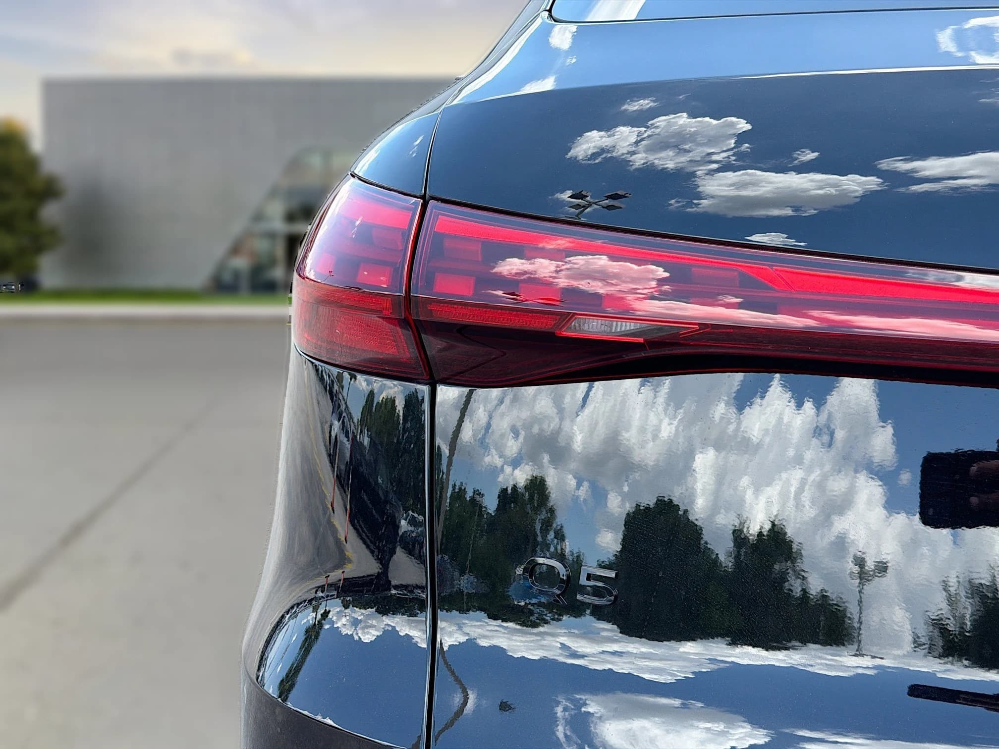 Audi Q5 Sportback Premium 2.0 TFSI quattro 2026 — side view