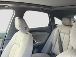 Audi Q5 Sportback Premium 2.0 TFSI quattro 2026 — side view
