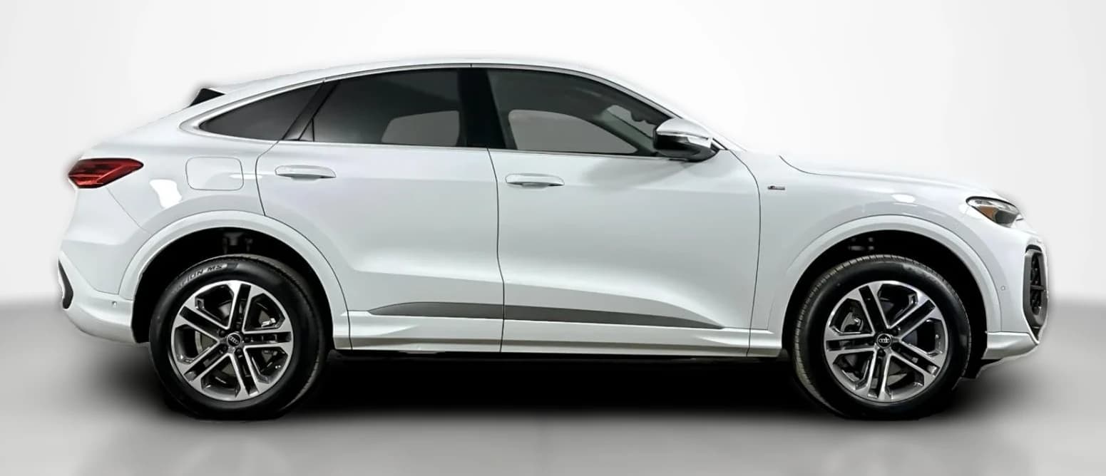 Audi Q5 Sportback Premium 2.0 TFSI quattro 2026 — side view