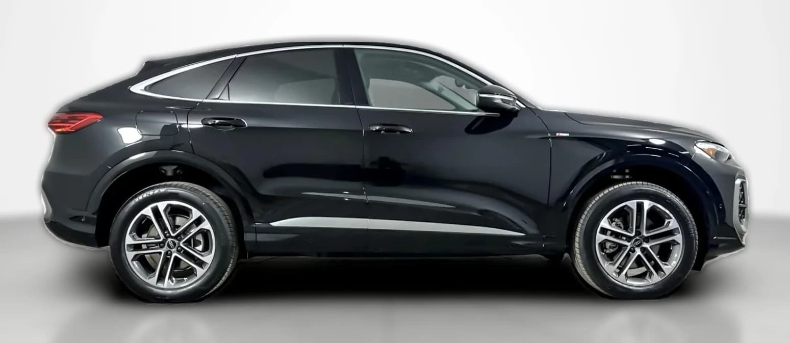 Audi Q5 Sportback Premium Plus 2.0 TFSI quattro 2026 — side view