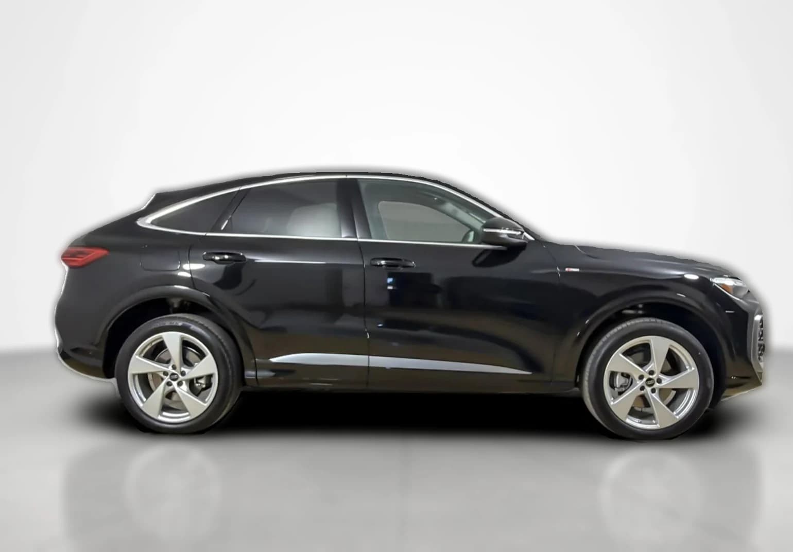 Audi Q5 Sportback Premium Plus 2.0 TFSI quattro 2026 — side view