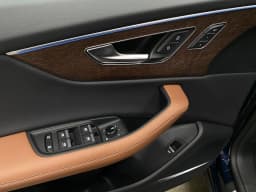 Audi Q8 Premium Plus quattro 2026 — side view