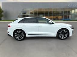Audi Q8 Premium Plus quattro 2026 — side view